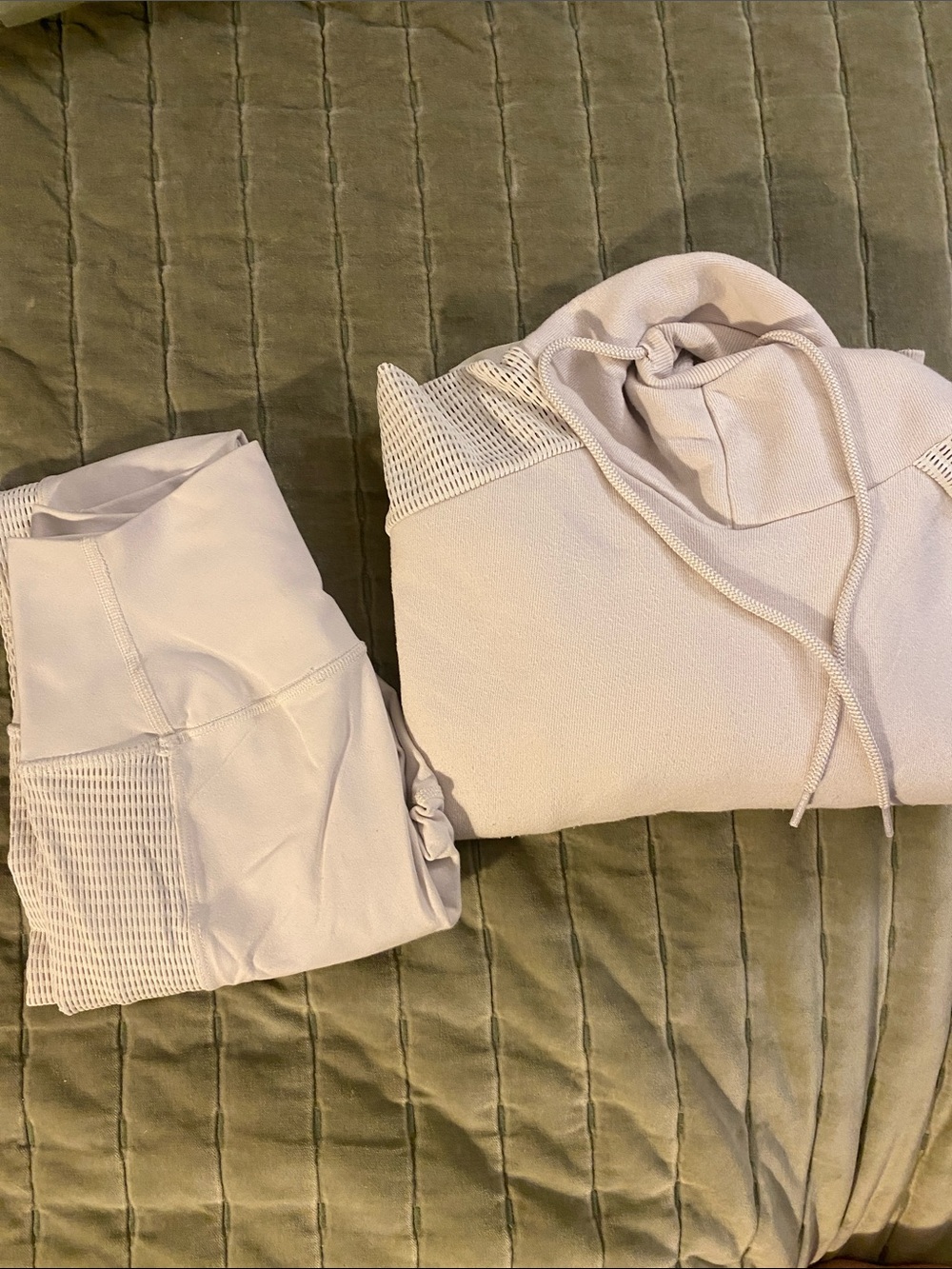 ALO Yoga White High-Rise Mesh Panel Leggings and sweater set